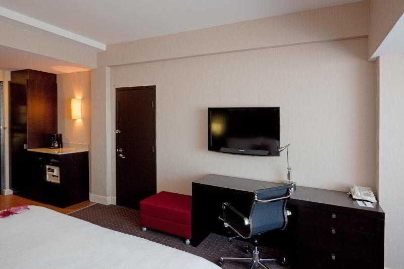 Armon Plaza Montreal Airpt, Trademark Collection By Wyndham Exterior foto