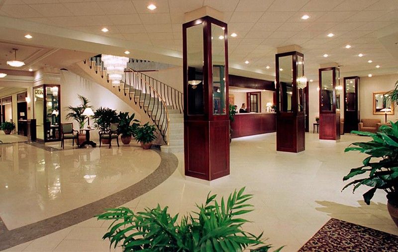 Armon Plaza Montreal Airpt, Trademark Collection By Wyndham Exterior foto